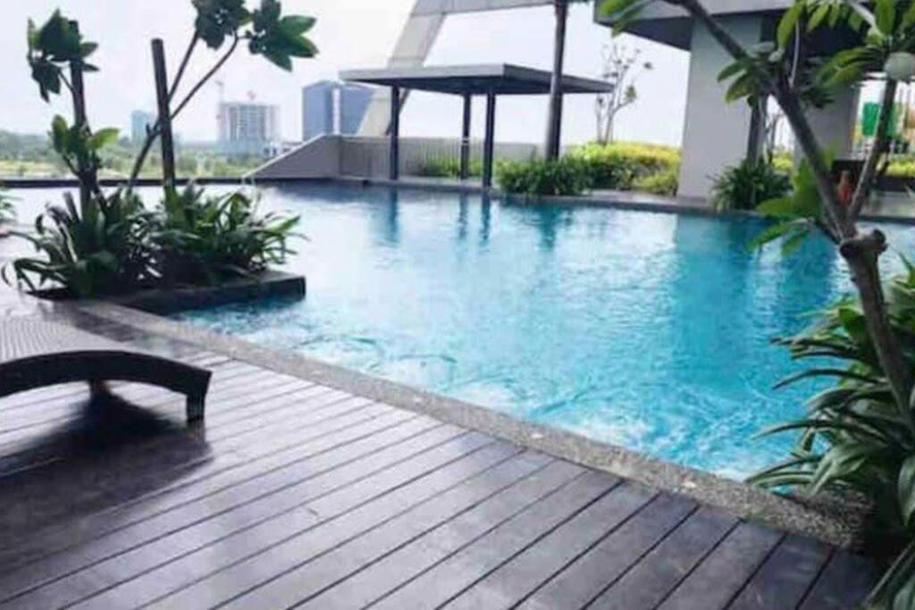One Team At Iskandar Medini Nusajaya  Exterior photo